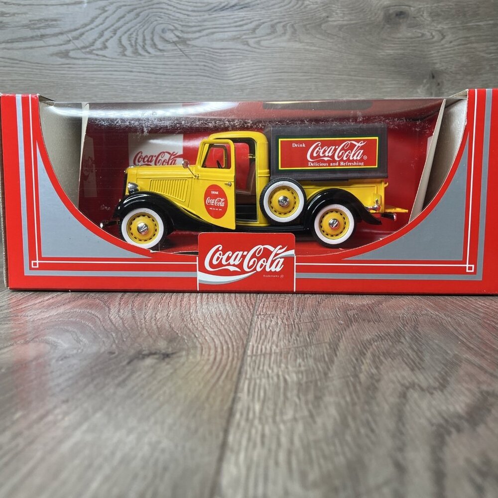 Hartoy Coca Cola 1936 Ford Delivery Truck 1:18 Scale Solido - 1979 - Picture 2 of 14